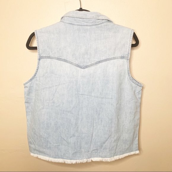 NWT Levi’s SLEEVELESS ADDISON SHIRT - Picture 4 of 5
